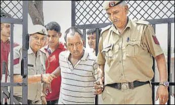  ?? SANJEEV VERMA/HT PHOTO ?? Accused Ashok Kumar in police custody in Gurgaon on Saturday.