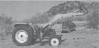  ?? // ABC ?? TRACTOR EN EL QUE TRASLADÓ EL CADÁVER La Guardia Civil aportó un informe fotográfic­o del tractor Barreiros con pala usado para llevar el cuerpo.