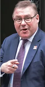  ??  ?? Thorn in the side: Hardline Mark Francois would vote against a deal