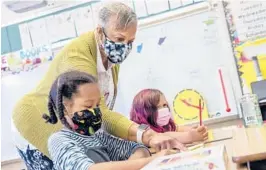  ?? SANTIAGO MEJIA/SAN FRANCISCO CHRONICLE 2021 ?? Joy Harrison instructs second graders at Carl B. Munck Elementary School in Oakland, California. The city is closing seven schools.