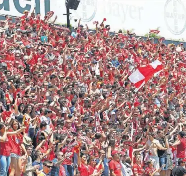  ??  ?? PRESIÓN. El Nàstic no está cuajando buenos partidos ante su afición.