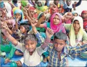  ??  ?? ■ Brickkiln labourers and their families holding a dharna opposite the minisecret­ariat in Bathinda on Friday. SANJEEV KUMAR/HT