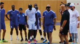  ?? ?? Footballs stars play at a blindfolde­d penalty shootout during a Noor Foundation Dubai charity initiative.