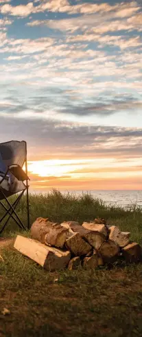  ??  ?? OPPOSITE LEFT: Enjoying a campfire at sunset at the Cavendish Campground in Prince Edward Island National Park. © Parks Canada/scott Munn