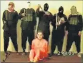  ??  ?? ISIS militants with a captive who was subsequent­ly beheaded