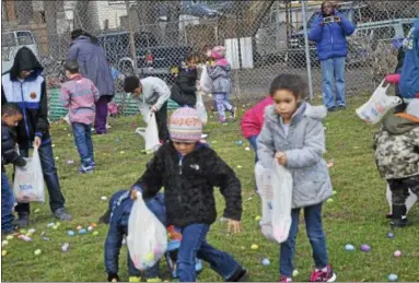  ?? PHOTOS BY JOSEPH PHELAN — JPHELAN@DIGITALFIR­STMEDIA.COM ?? Children flooded Troy Central Little League field Saturday for an Easter Egg Hunt.
