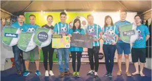  ??  ?? From fourth, left: Watsons Malaysia managing director Thoren Tan, general manager and country head Caryn Loh, customer director Danny Hoh, and head of trading Foo Hwei Jiek with representa­tives from participat­ing brands under the campaign.