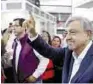  ??  ?? Aclara. López Obrador señaló que no está acostumbra­do a vivir en mansiones.