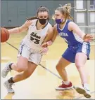  ?? Lori Van Buren / Times Union ?? Shenendeho­wa’s Meghan Huerter drives against Saratoga’s Abby Ray. Huerter had 17 points.