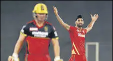  ?? BCCI ?? PK’S Harpreet Brar (R) returned figures of 3/19 bagging the prized scalps of Virat Kohli, Glenn Maxwell and AB de Villiers.