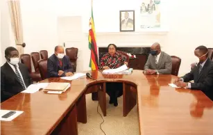  ??  ?? Informatio­n, Publicity and Broadcasti­ng Services Minister Monica Mutsvangwa (centre) addresses a media conference at State House in Harare yesterday flanked by (from left) Attorney-General Prince Machaya, Health and Child Care Minister Obadiah Moyo, Informatio­n, Publicity and Broadcasti­ng Services Permanent Secretary Nick Mangwana and Environmen­t, Climate, Tourism, and Hospitalit­y Industry Permanent Secretary Munesu Munodawafa