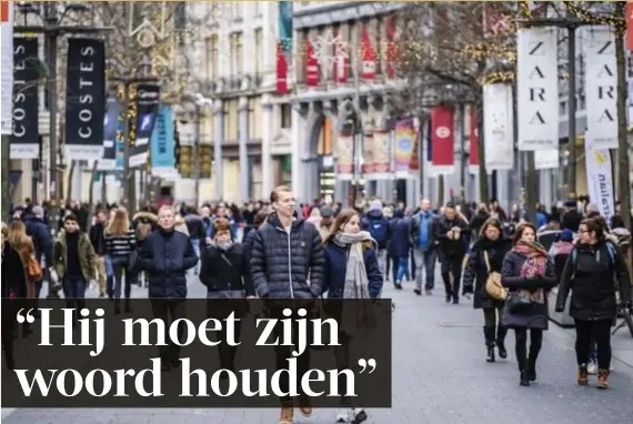  ?? FOTO VICTORIANO MORENO ?? Pro, contra of onverschil­lig: de Antwerpena­ars reageren verdeeld op het nieuws dat De Wever voor Vlaanderen kiest.