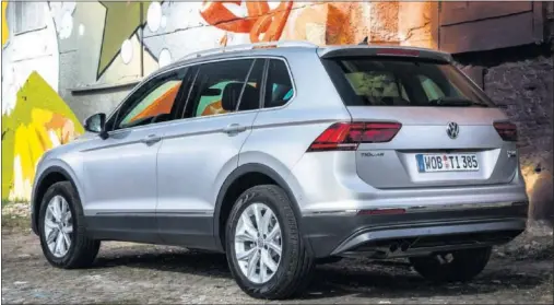  ??  ?? UN GRAN PASO ADELANTE. El nuevo Tiguan supera claramente en cualquier aspecto a su predecesor, empezando por su imagen.