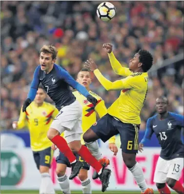  ??  ?? LUCAS DEBUTÓ COMO LATERAL Lucas debutó con la absoluta de Francia. El atlético entró por Digne en el 76', que se fue con un golpe y ocupó el lateral izquierdo, como muchas veces hace con el Cholo. Tuvo un remate en el 92'.