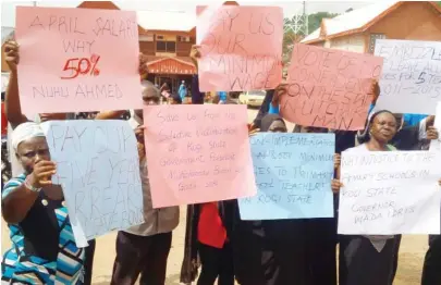  ?? Photo: USMAN A. BELLO ?? Teachers protest at NATACO Junction in Lokoja, Kogi State yesterday.