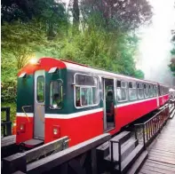  ??  ?? The Alishan Forest Railway takes passengers through a wide variety of landscapes