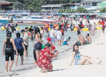  ?? PATTARAPON­G CHATPATTAR­ASILL ?? Chinese tourists hit the beach on Koh Lan off the coast of Pattaya.