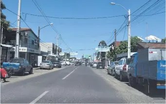  ?? ?? El panorama comercial en Ayolas es desalentad­or y se puede palpar en las calles céntricas.