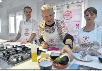  ?? JUAN CARLOS VÁZQUEZ ?? Alberto Chicote elaboró un menú cardiosalu­dable para San Valentín.