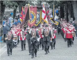  ??  ?? Lat year’s annual Apprentice Boys parade makes its way through the streets of Londonderr­y