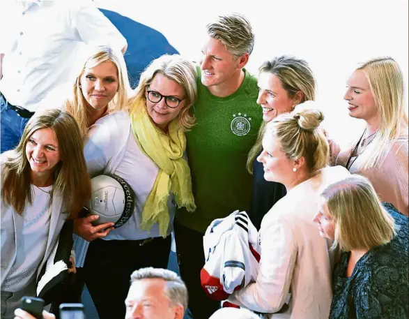  ?? — ePA ?? Ladies’ man: Bastian schweinste­iger posing with fans at a press conference ahead of the friendly against Finland today.
