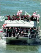  ??  ?? Fase 2/La «secessione» Nel 1996, dopo una corsa solitaria alle elezioni, la Lega lancia l’idea della secessione del Nord. A settembre viene organizzat­a una manifestaz­ione lungo il Po che culmina a Venezia