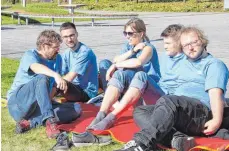  ?? FOTO: HOCHSCHULE ?? Das Team um Professor Matthias Kimmerle ( links) ist froh, dass der Ballon endlich abheben kann.