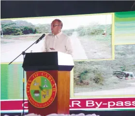  ?? SUNSTAR FOTO / ALEX BADAYOS ?? CHARTER WEEK CELEBRATIO­N. Carcar City Mayor Nicepuro Apura delivers his State of the City Address, his last, during the city’s Charter Week celebratio­n.