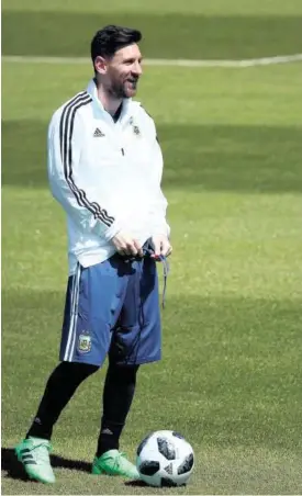  ?? Foto: Efe ?? Leo Messi se ejercita en la víspera ante el debut contra Islandia.