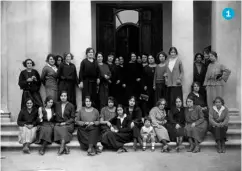  ??  ?? Abajo, un grupo de alumnas de repostería en la capital de Les Garrigues, Les Borges Blanques, en 1922. 1