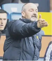  ??  ?? 0 Steve Clarke gives instructio­ns from the touchline as his players extend their impressive run of form