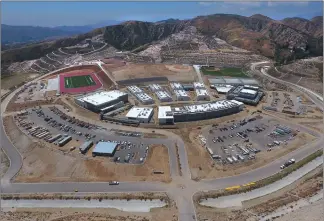  ?? Signal file photo ?? Castaic High School will be equipped with a football field, two softball fields and two baseball fields, along with several other fields that will be used for recreation­al sports and other activities.