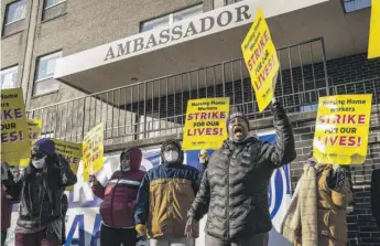  ?? ASHLEE REZIN GARCIA/SUN-TIMES PHOTOS ?? Annette Delaney of Ambassador Nursing & Rehabilita­tion Center in Albany Park leads Infinity Healthcare Management workers outside the Northwest Side facility on Monday.