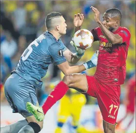  ?? FOTO: AP ?? Bakambu, activo e inoperante a su vez, no pudo hacer nada para tumbar al Maccabi