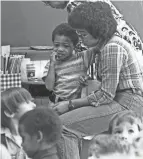  ?? ROB RHEES/COLUMBUS DISPATCH FILE ?? Larry Bradshaw, 5, is comforted by his mother, Valerie Bradshaw, as she drops him off at his new school in late 1979.