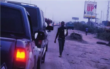  ??  ?? Trafic gridlock along Lagos/Ibadan Express road, stretching over 5 kilometres at Mowe.