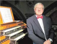  ?? FOTO: JOHANNES RAHN ?? Der Neuseeländ­er Martin Setchell handhabte die Wangener Rieger-Orgel überaus leichtfüßi­g und mit einem eleganten Klangbild.