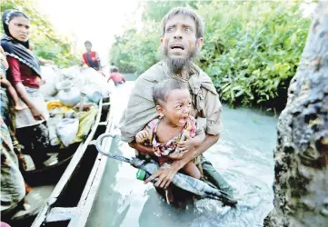  ??  ?? File photo shows Rohingya refugees arriving at the Bangladesh­i side of the Naf River after crossing the border from Myanmar, in Palang Khali, Bangladesh. — Reuters photo