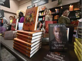  ?? PHOTO BY JOHN MCCOY ?? Hundreds turn out for Saturday’s opening of Octavia’s Bookshelf on North Hill Avenue in Pasadena. Owner Nikki High anticipate­d a more modest debut — “20or 30people” and was surprised by the turnout.