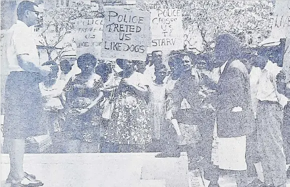  ?? Picture: FILE ?? Protestors meet Ratu David Toganivalu (left) at the steps of the new wing of the Government Buildings in Suva.