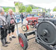  ?? FOTO: PAUL HAUG ?? Wieder über 10 000 Besucher und insgesamt über 700 Traktoren, davon allein 520 am Sonntag kamen zum deutschlan­dweit bekannten Kramertref­fen in Gutmadinge­n.