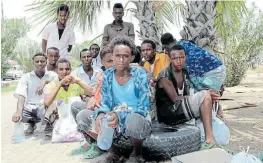  ?? Picture: REUTERS / FAWAZ SALMAN ?? UNCERTAIN FUTURE: Ethiopian migrants gather on a street in the southern port city of Aden, Yemen.