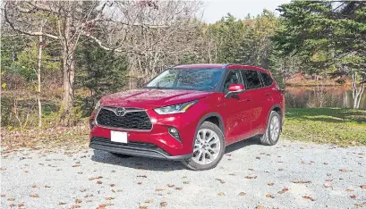 ?? EVAN WILLIAMS WHEELS.CA ?? The Highlander’s new body — slightly larger than its predecesso­r’s — is paired with an old engine: Toyota’s tried and true 3.5L V-6.