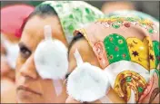  ?? AFP FILE ?? Kashmiri doctors and paramedics, their eyes covered by patches, during a protest at a hospital in Srinagar last year.