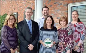  ?? County Chamber of Commerce
/ Gordon ?? Synovus is the recipient of a Gordon County Chamber of Commerce Legacy Award. Pictured are Chamber President Kathy Johnson and Assistant City Administra­tor Paul Worley with Synovus representa­tives Barry Blevins, Chris Tarpley, Kathy Ingle and Nancy Parker.