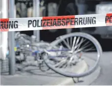  ?? FOTO: MARTIN GERTEN/DPA ?? Laut der baden-württember­gischen Unfallstat­istik leben vor allem Fahrradfah­rer gefährlich.
