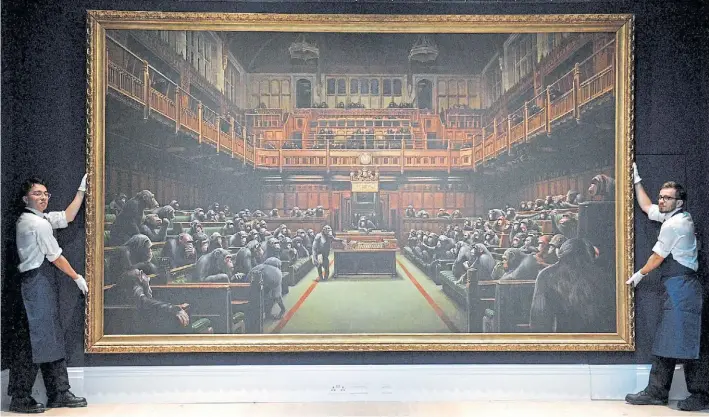  ?? EFE ?? Récord. Los parlamenta­rios británicos retratados como simios: días atrás, un coleccioni­sta compró su pintura en la casa de subastas Sotheby’s por 11 millones de euros.