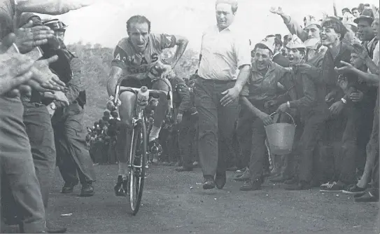  ?? ?? Fue uno de los mejores escaladore­s, y prueba de ello son sus victorias de etapa y sus varios triunfos en las clasificac­iones de la montaña en el tour y en la Vuelta Fotos: ALGUERSUAR­I, BERT