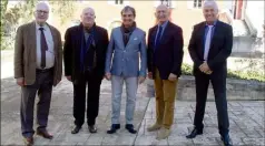  ?? (Photo R. L.) ?? Les maires des communes de la CCVG, de gauche à droite, Raymond Abrines, André Garron, François Amat, Bruno Aycard et Roger Castel.