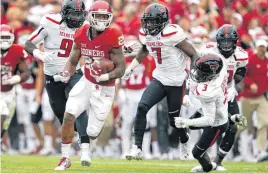  ?? [PHOTO BY BRYAN TERRY, THE OKLAHOMAN] ?? Running back Joe Mixon is being sued for negligence, willful and wanton misconduct, and intentiona­l infliction of emotional distress two years after striking Amelia Molitor at a Norman cafe.